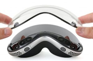 Apple Vision Pro teardown by iFixit