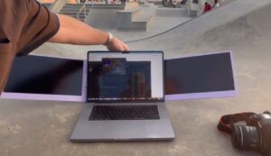 Laptop Dual Monitor display easily adds extra screen space