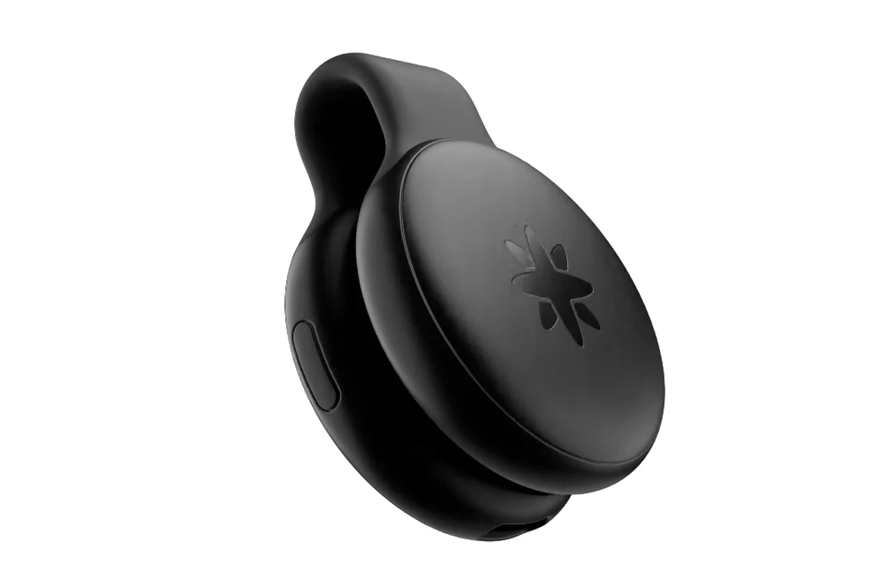Limitless AI wearable pendant assistant