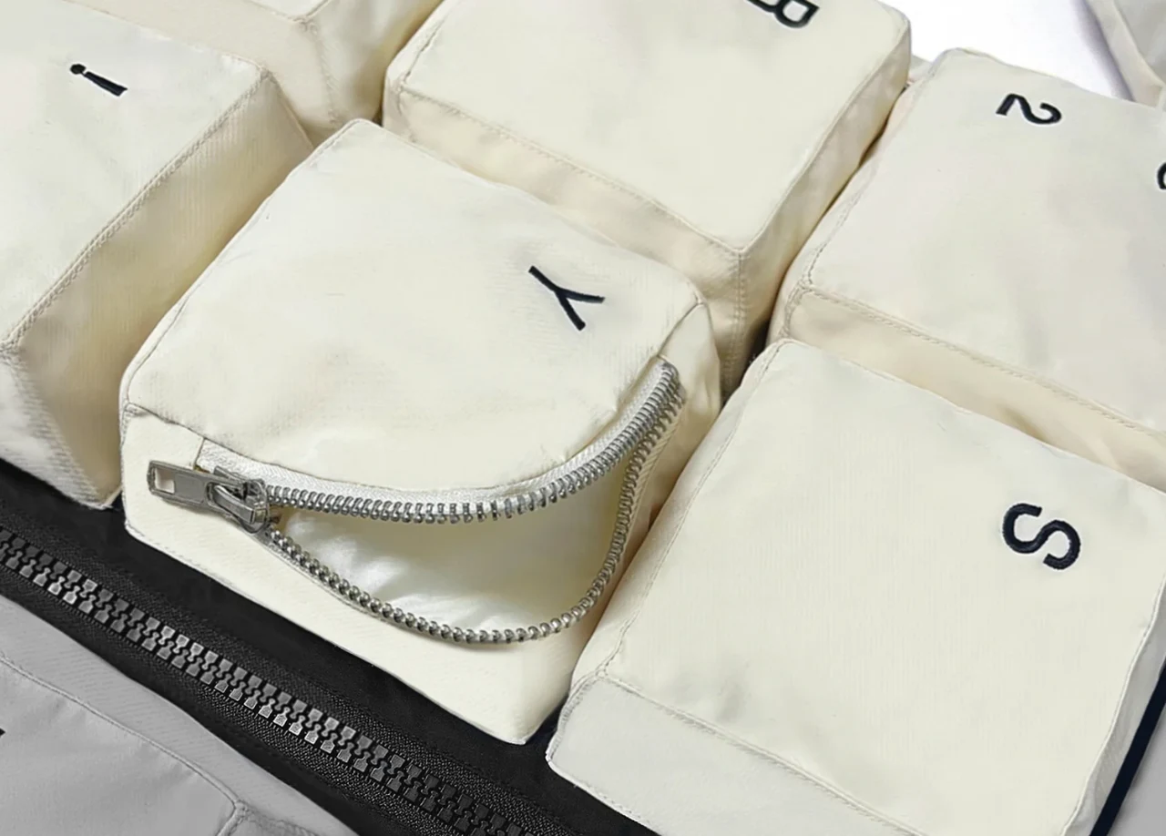Keyboard Jacket zip pockets