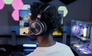 CORSAIR VIRTUOSO MAX gaming headset