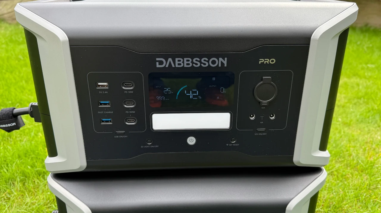 DBS1000 Pro charging ports