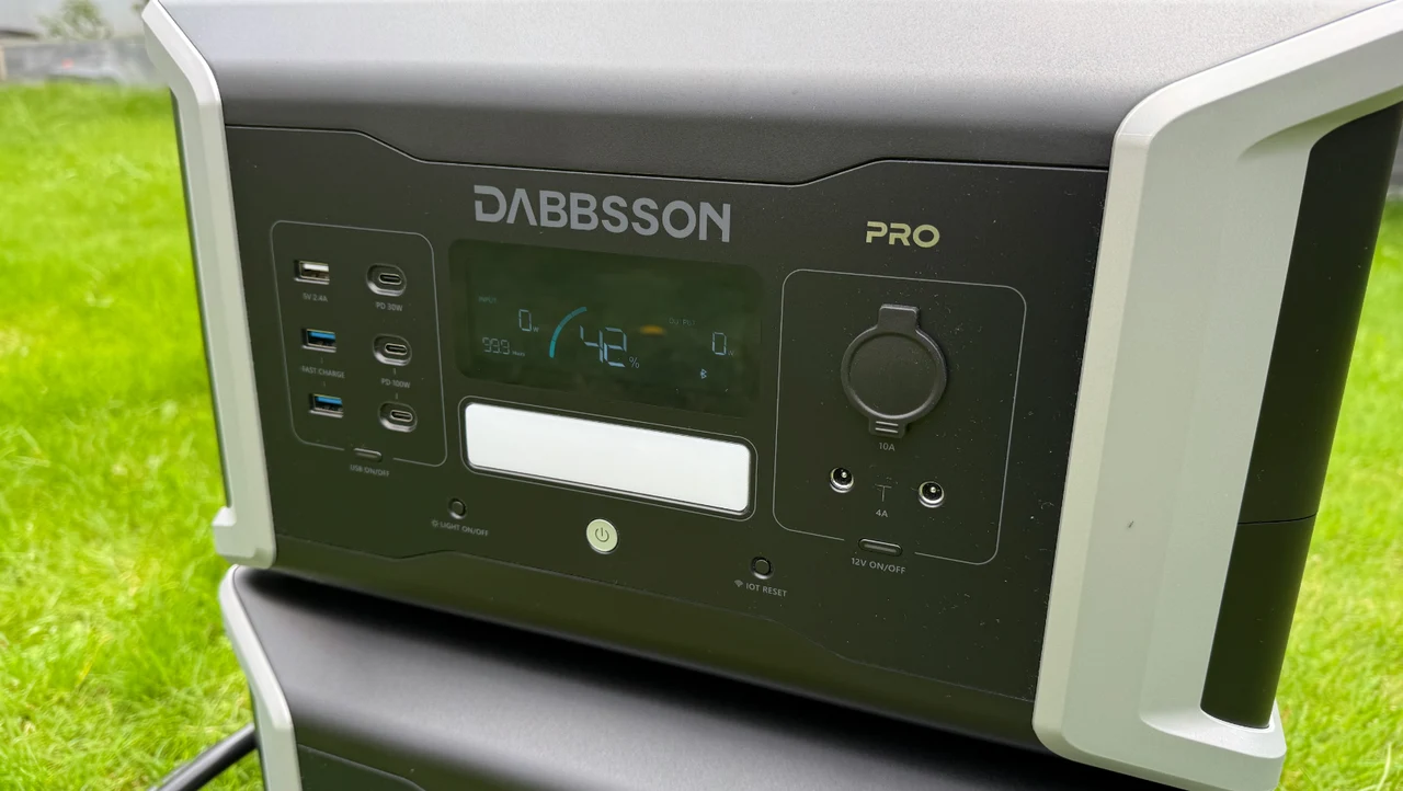 DBS1000 Pro power station charging ports