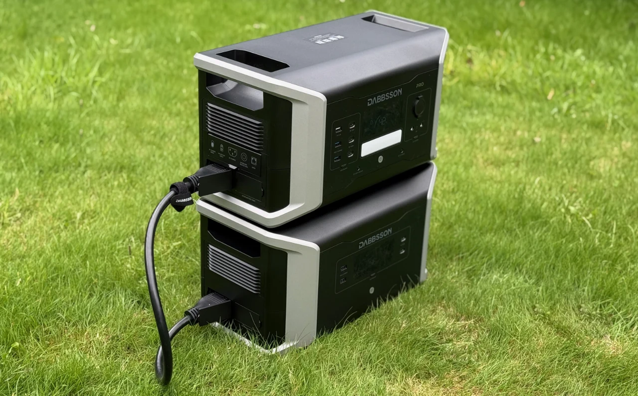 DBS1000 Pro powerstation and battery pack