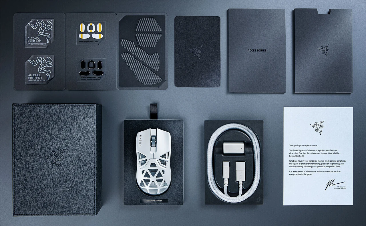 White Razer Viper Mini box contents