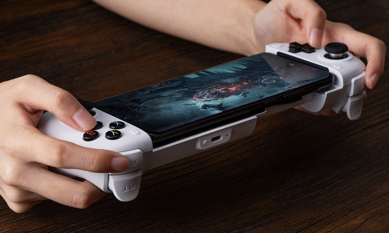 8Bitdo Ultimate controller’s telescopic design for Android gaming