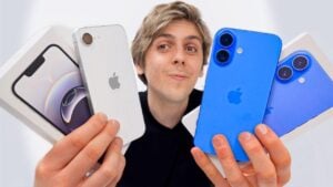 Side-by-side comparison of iPhone 16 and iPhone 16e designs