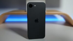 iPhone 16e design showcasing compact size and aluminum frame