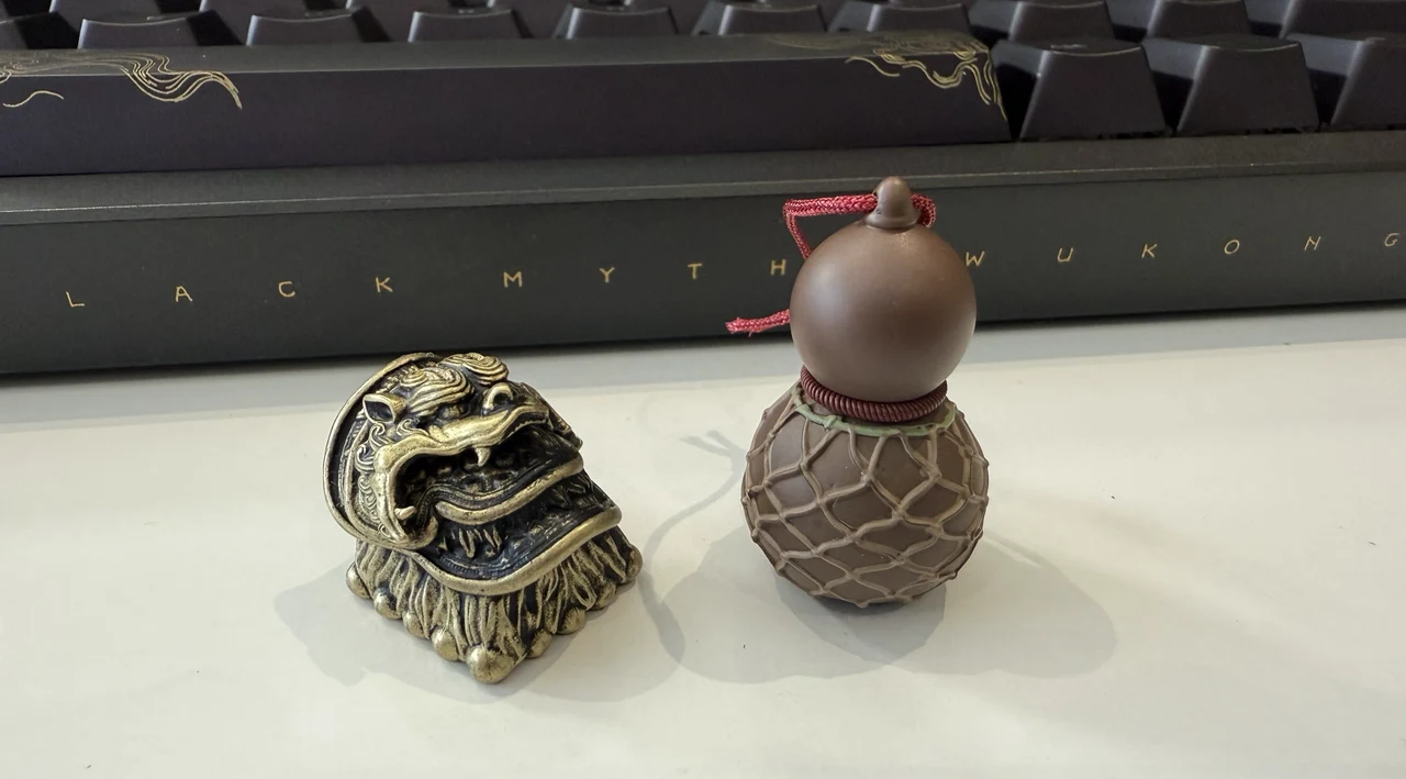 Ebongold Spaulder Esc Keycap and Gourd Knob