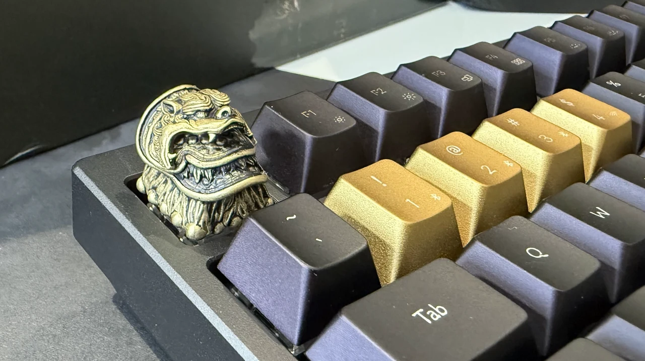 Ebongold Spaulder Esc Keycap