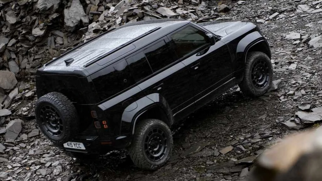 Land Rover Defender OCTA Black