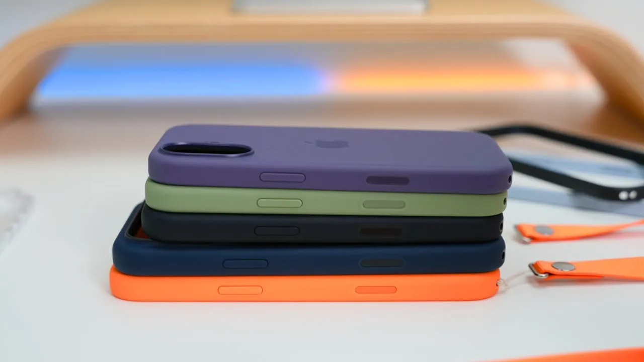 Adjustable crossbody strap for iPhone 17 in multiple colors