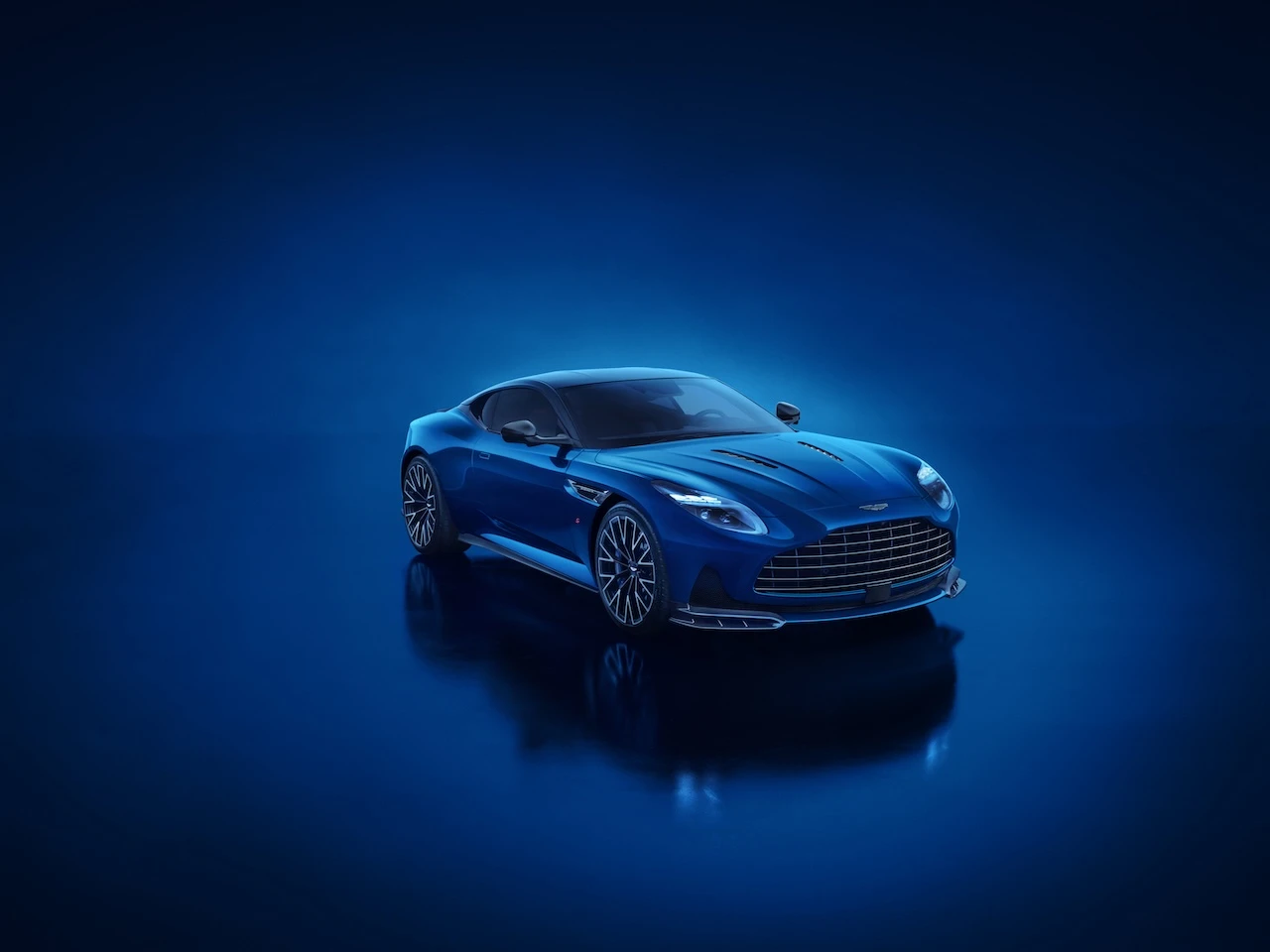 Aston Martin DB12 S