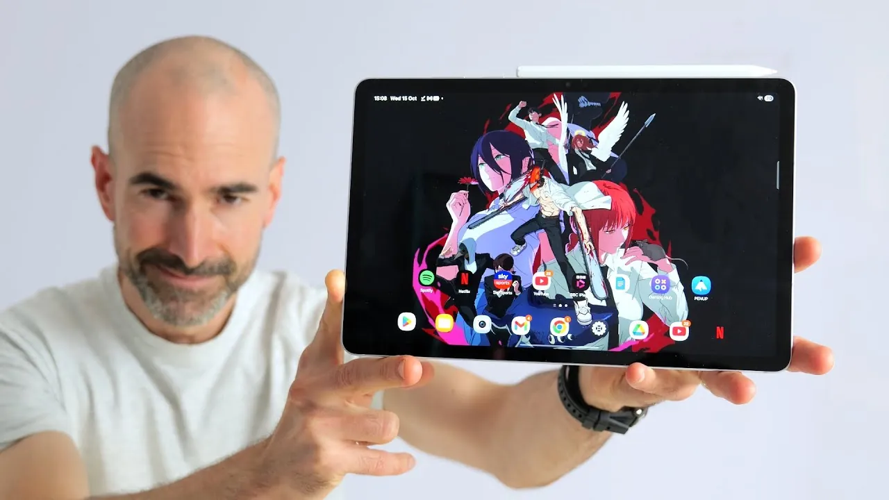 Dynamic AMOLED 2X display of the Galaxy Tab S11 with vivid colors