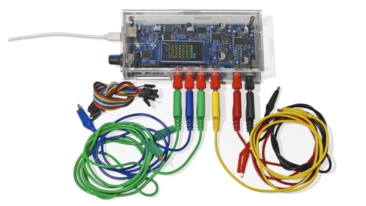 USB-C power supply generating adjustable and waveform outputs