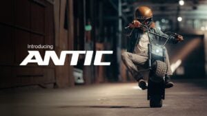 Rider enjoying the Antic on city streets, a fun option between e-bikes and extreme