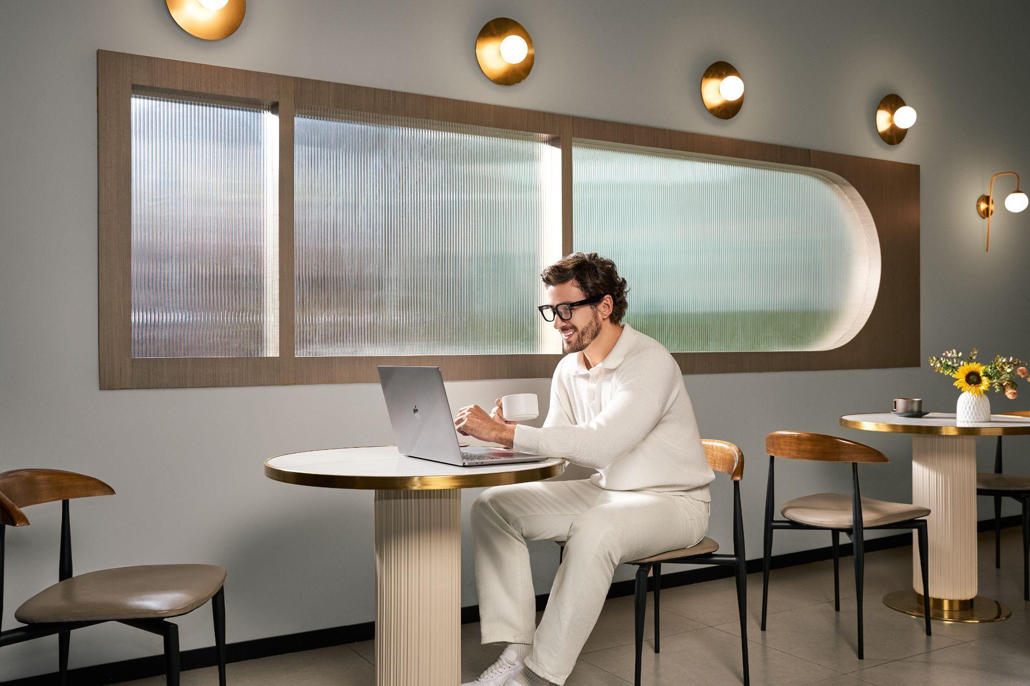 stile occhiali rokid ai