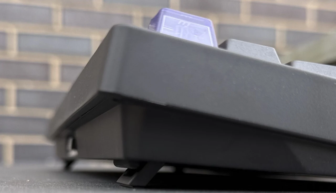 Epomaker Magcore 65 Lite keyboard low stand