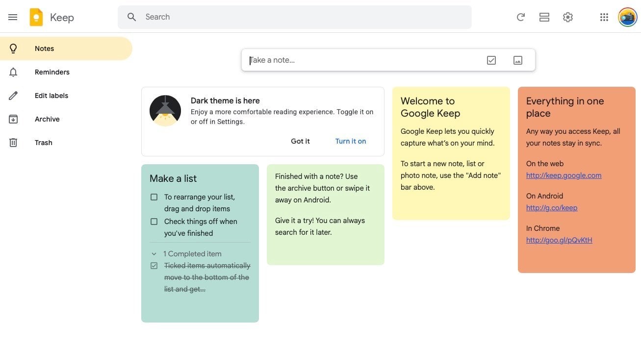Desktop view of Keep with search bar, label panel, and archive section organized for quick access.