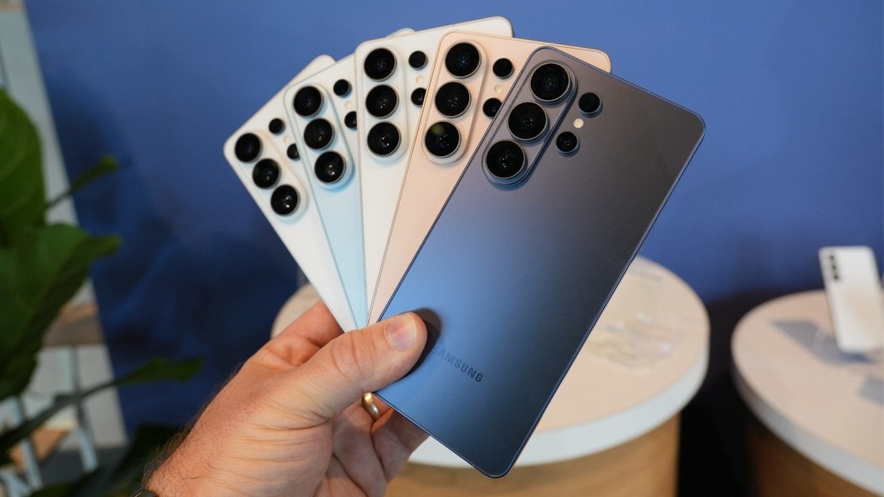 Samsung Galaxy S26 Ultra showcasing its 200MP camera and advanced photography features