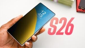Samsung Galaxy S26 Ultra showcasing its hardware-based privacy screen feature