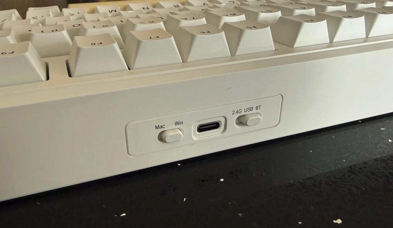 Epomaker TH80 V2 Pro White Keyboard Connection Switch