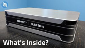 Close-up of Donut Lab battery concept with key specs listed, including 400 Wh/kg and 5-minute charging claim.