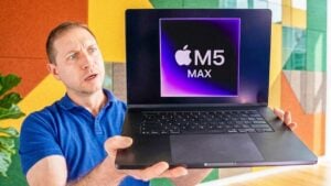 Performance chart comparing M5 Max and M3 Ultra in AI prompt processing and token generation tests.