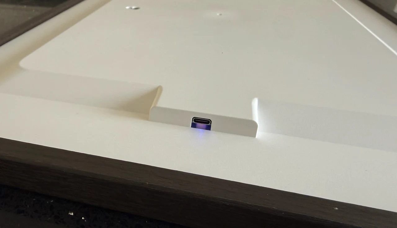 Fraimic Smart E Ink Canvas USB-C Charger