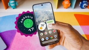 Split screen game mode interface on a foldable Android device
