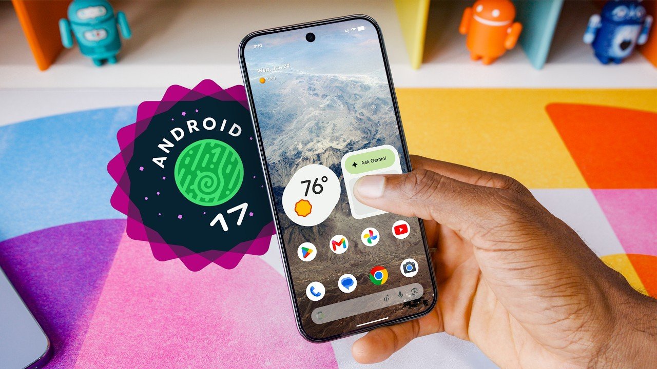 Split screen game mode interface on a foldable Android device