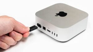 The macOS 26.5 system settings showing the new auto-boot power feature.