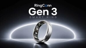 Person wearing the waterproof RingConn Gen 3 while swimming
