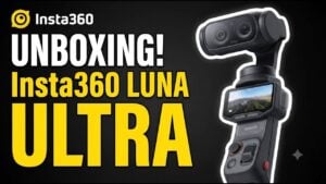The detachable OLED screen on the Insta360 Luna Ultra gimbal.