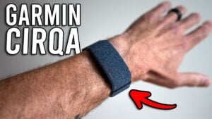 Person wearing the Garmin Cirqa screenless tracker on their wrist.