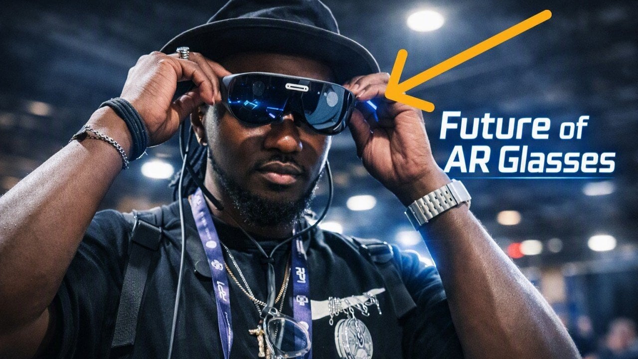 Side-by-side comparison of the XREAL Aura and URXR1 augmented reality glasses.