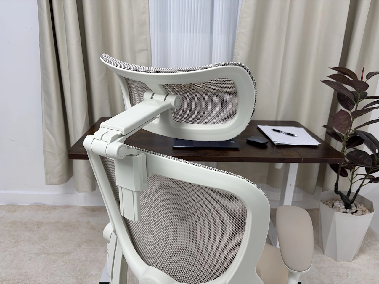 CabeVibe CabLady S2 petite-friendly office chair