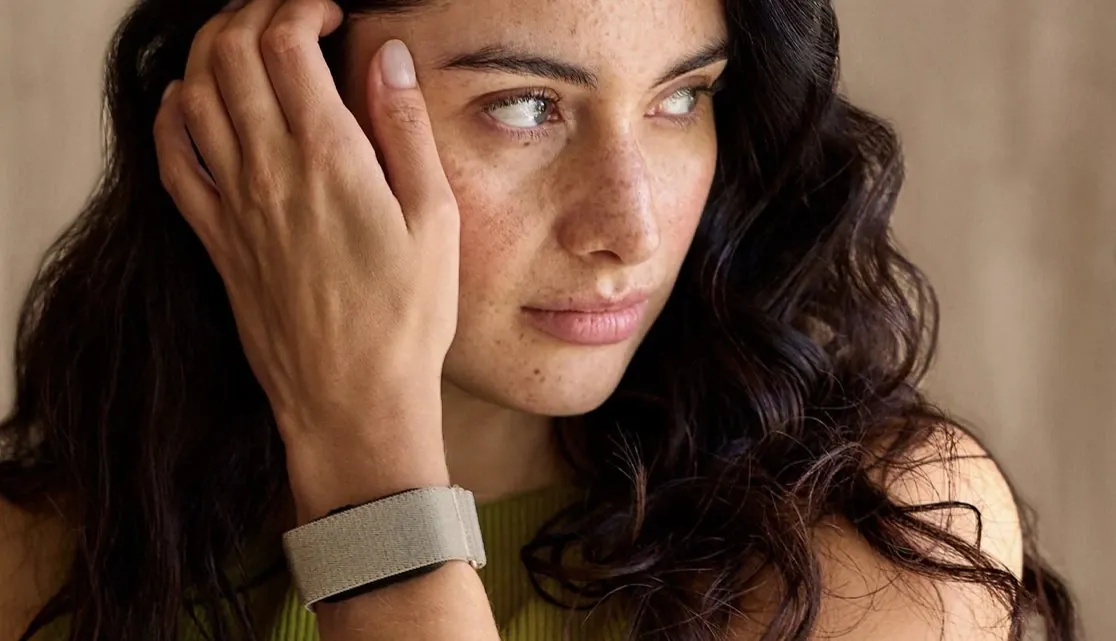 Garmin Cirqa device worn on a runner's bicep during a workout