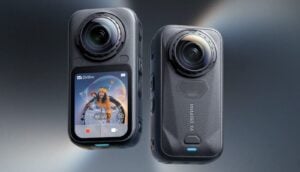 Side by side comparison of the Insta360 X6 and X4 action cameras