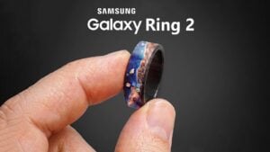 A person wearing a Samsung Galaxy Ring on their index finger.