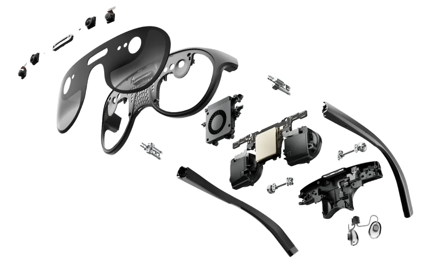 Front profile of the futuristic UR XR 1 mixed reality headset.