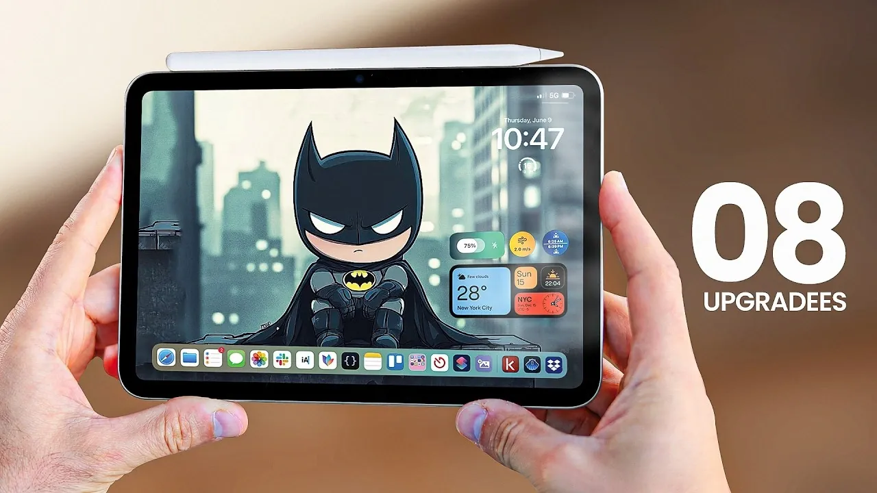 Side-by-side comparison of expected iPad Mini screen bezels and dimensions.