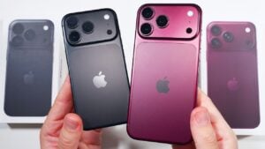 Side by side comparison of the iPhone 18 Pro and 18 Pro Max showing size differences.